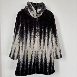 Pamela McCoy Faux Fur Coat Size M